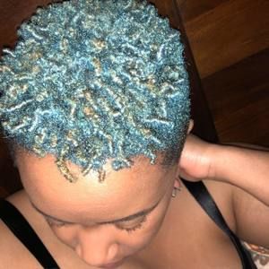 Meet your Posher, Dominique